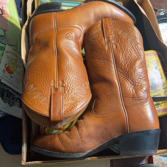 Ariat cowboy boots - Picture 2 of 10